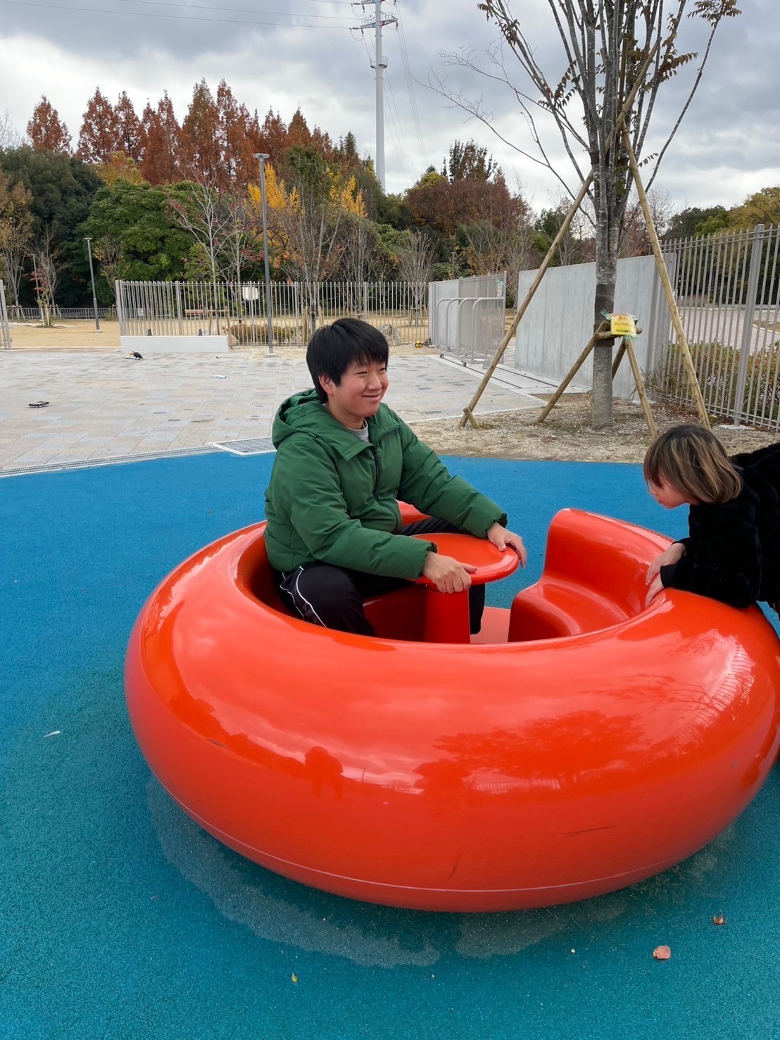 大阪市浪速区の放課後等デイサービスオハナピース大阪日本橋の世木公園へおでかけ